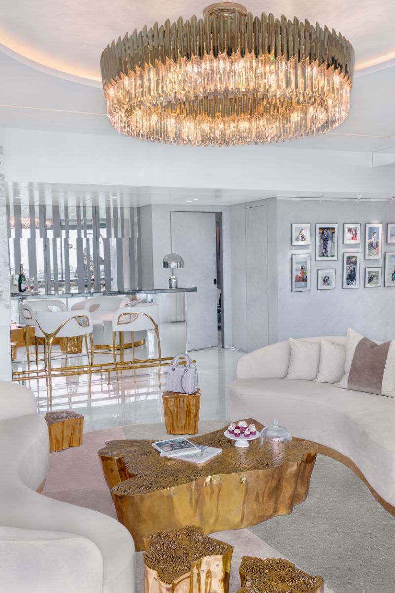 A Reflective White And Gold Trendsetting Home Design